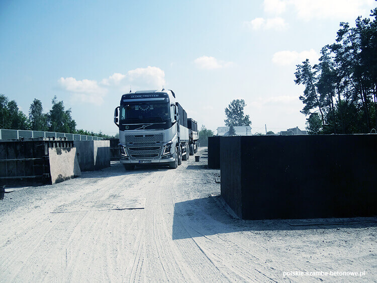 Transport szamb betonowych  w Gryficach